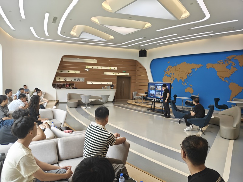 图3+座谈会照片_resized.jpg