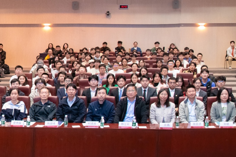 1763297258693796.jpg 图1 第十届金年会官网研究生“学术之星”学院答辩会合影_resized.jpg